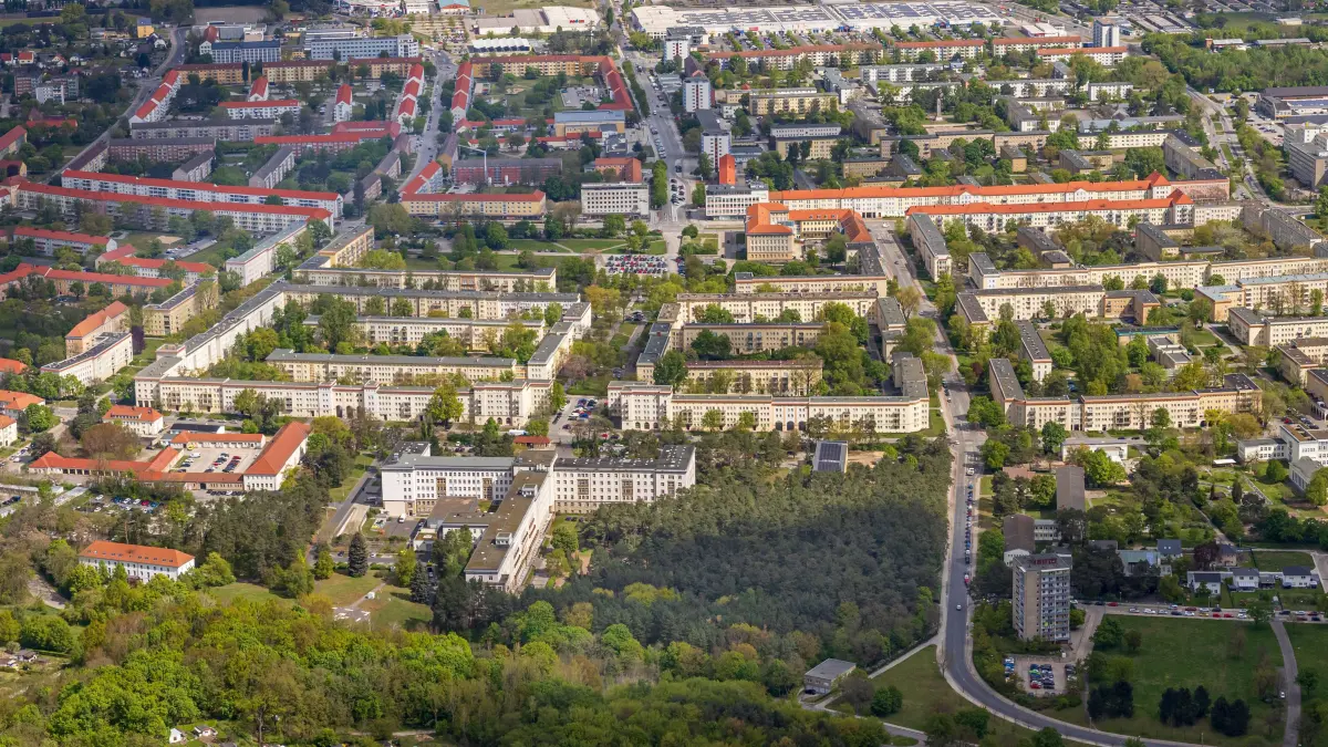 Gut für das Klima: Eisenhüttenstadt wurde so geplant, dass es viele Grünbereiche gibt.