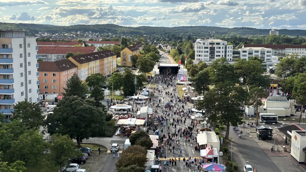 Nicht erst zum Stadtfest direkt, sondern einige Tage vorher wird in Eisenhüttenstadt unter anderem wieder ein Teil der B112 gesperrt. Was müssen Autofahrer beachten?