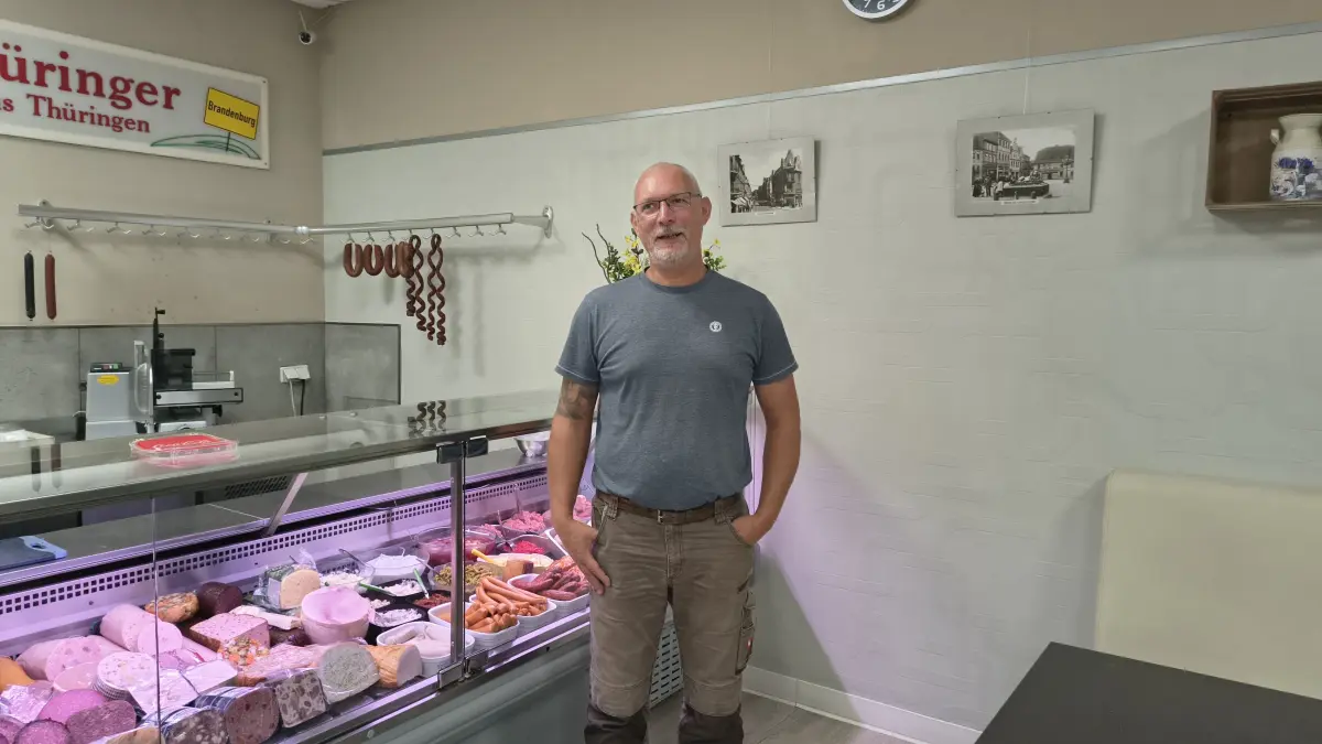 Torsten Martin ist Inhaber der Fleischerei "Der Ost-Thüringer", die in der Rathaus-Passage von Eberswalde vor allem Produkte aus dem Freistaat verkauft. Sie soll im kommenden Jahr schließen. Das hat sogar zu einer Unterschriftensammlung geführt.