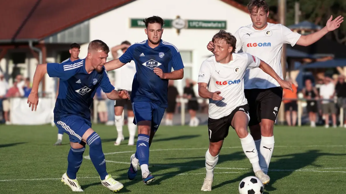 Fussball : Finowfurt, Landespokal Brandenburg 1. FC Finowfurt : TuS Sachsenhausen, v.l. Jan-Leon Kurzhals, Niclas Gorgas, Dennis Wulff und Leon Weigt
FOTO BENK 14.08.2026