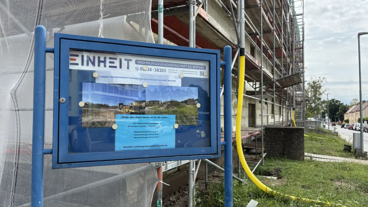 Eine 54-jährige Mieterin wurde von ihrem Vermieter, der Wohnungsbaugenossenschaft Einheit, gekündigt und erhielt die Räumungsklage.