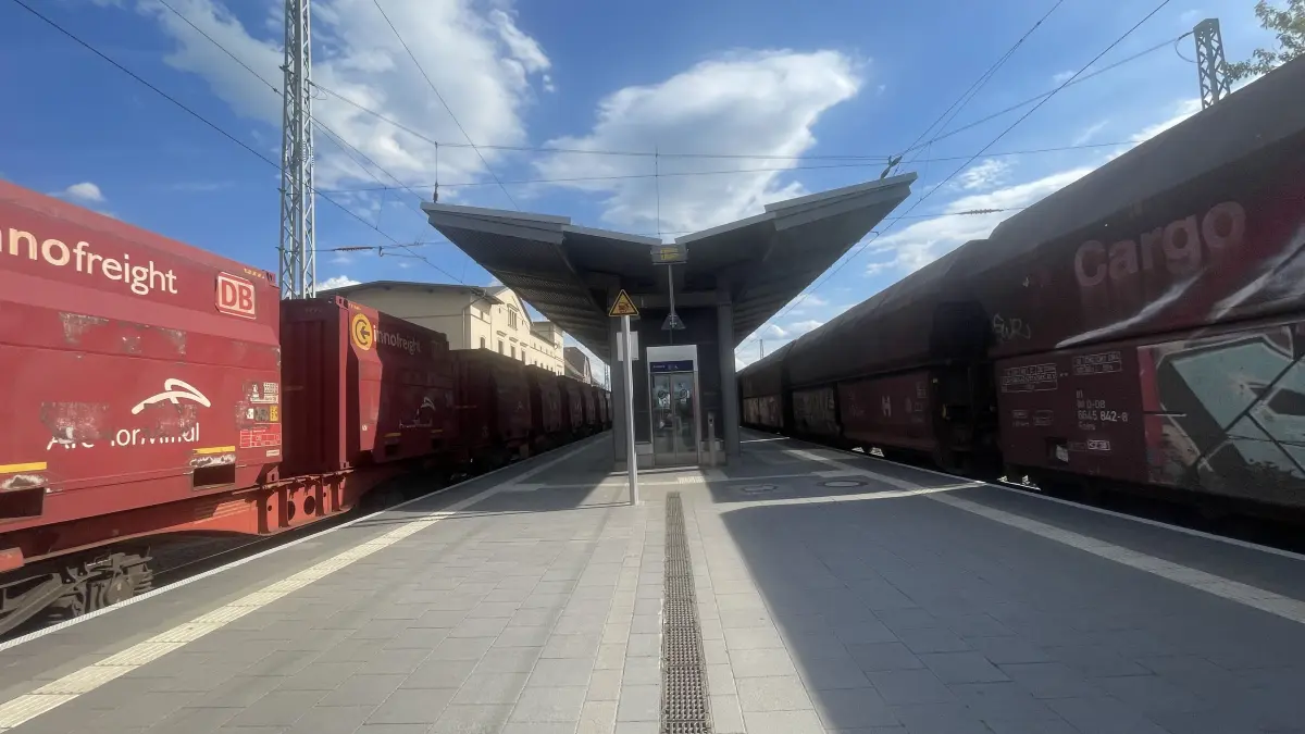 ArcelorMittal Eisenhüttenstadt ist auf den Bahntransport angewiesen. Doch nun drohen von dort weitere Kosten.