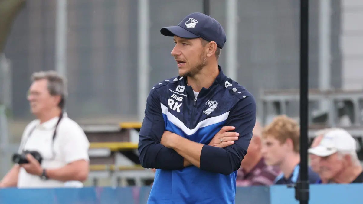 Fussball NOFV-Oberliga Süd 2026/2027 VfB Krieschow 1921 - ZFC Meuselwitz: Trainer Robert Koch (Krieschow)