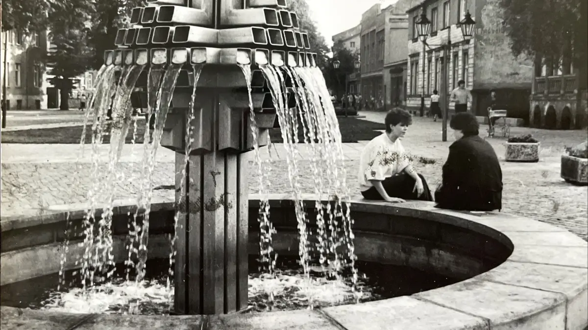 Springbrunnen vor der HOG "Einheit" in Fürstenwalde, Oktober 1985
