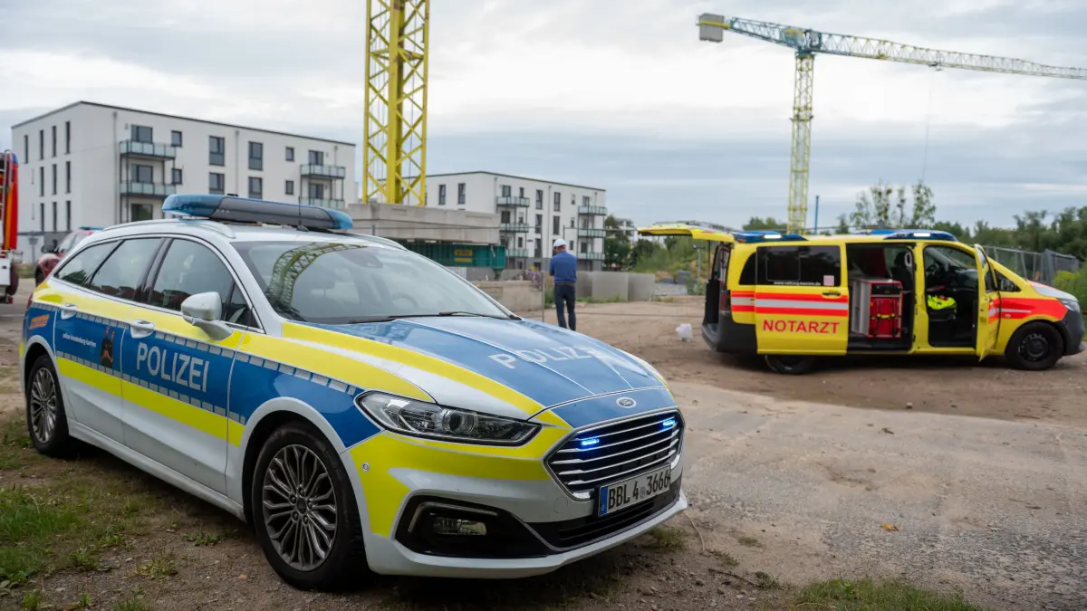 Auf einer Baustelle in Bernau bei Berlin kam es zu einem tödlichen Arbeitsunfall.