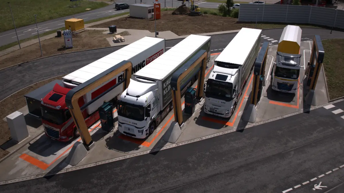Ladepark für E-Lkw bei Barsinghausen: Auch in Frankfurt (Oder) entstehen Ladestationen für den Schwerlastverkehr.
