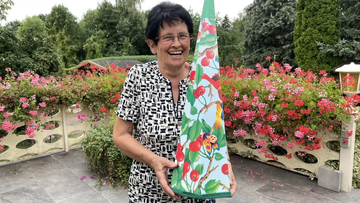 Der Trick mit der Zuckertüte: Vor 65 Jahren brachte Marlies Teike, damals noch das 18-jährige Fräulein Grell, den Kinder von Golzow so das A beigebracht. Heute werde das ganz anders gemacht, sagt sie.