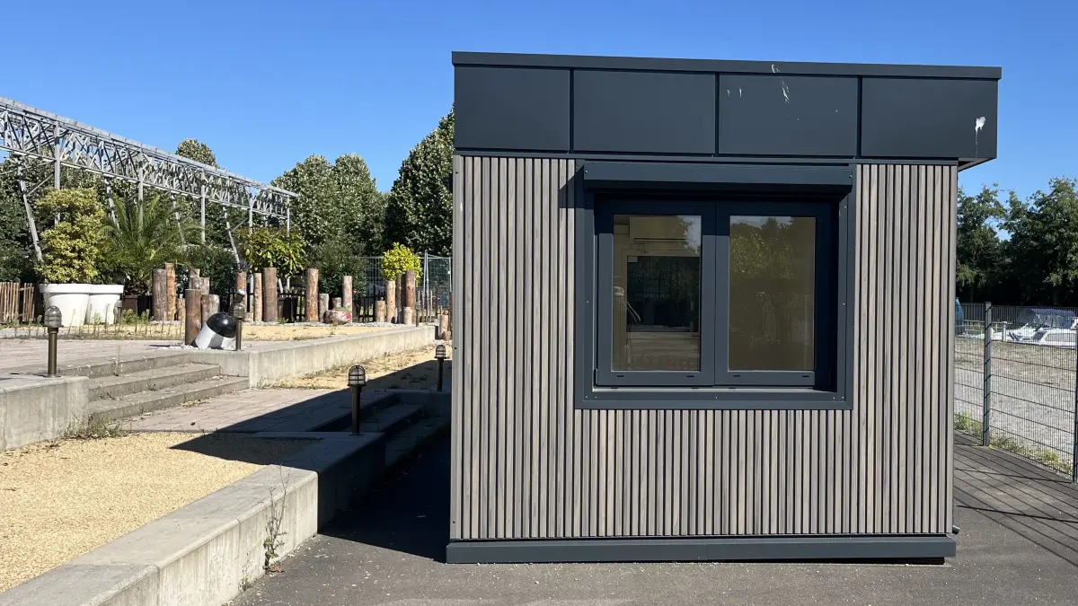 Neue Hafenbar am Schlosshafen Hafen in Oranieburg von der Leo-Gruppe und TKO, sollte im Sommer 2025 eröffnen, jetzt wird es wohl 2027 (Soft-Opening noch 2026 geplant)