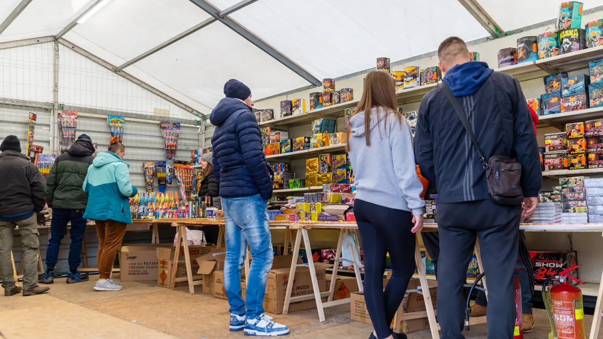 Läden für Böller und Feuerwerk wie hier in Gubin, der Nachbarstadt von Guben, sind beliebte Ziele von Einkauftouristen in Polen.