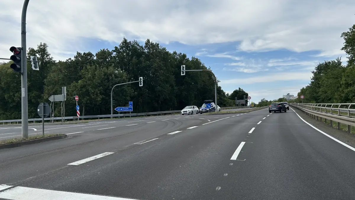 Die neue Fahrbahn der B179 bei Königs Wusterhausen an der südlichen A10-Autobahnauffahrt Richtung Dreieck Spreeau.
