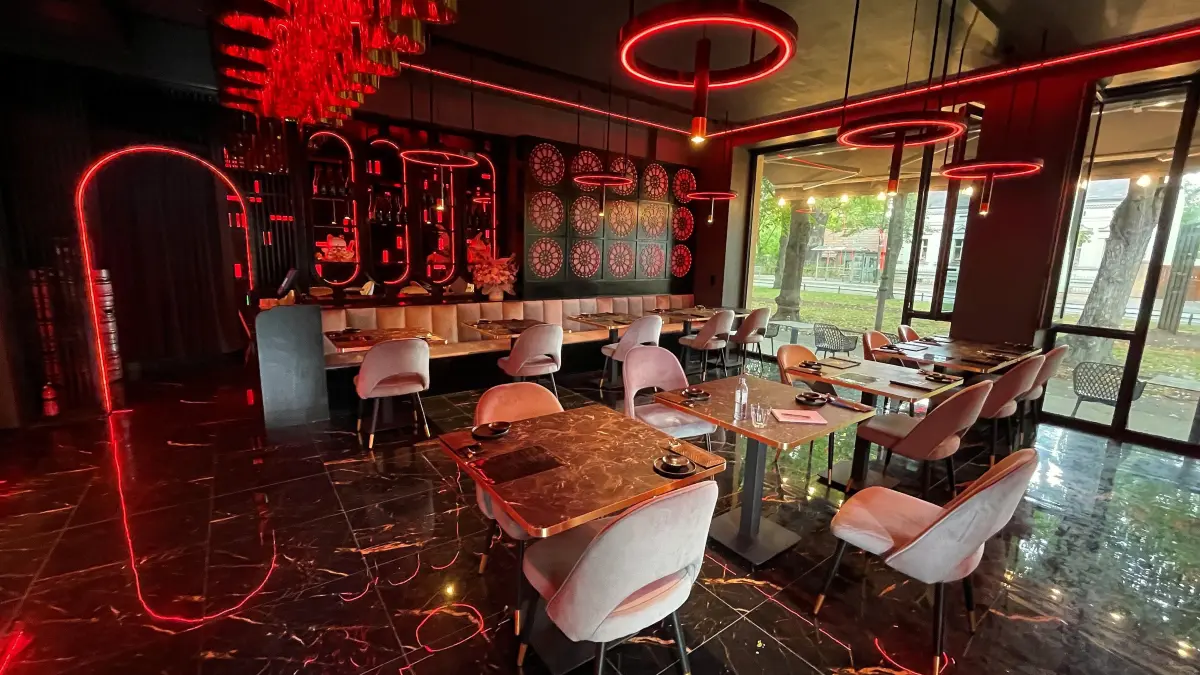 Neues Restaurant IKI seit Mitte Juli 2026 in Hennigsdorf, Berliner Straße 43, Geschäfsführerin ist Thuy Linh Nguyen, sie betreibt es zusammen mit ihrem Mann Duc Quy Ngo