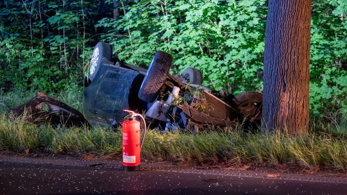 Bei einem Unfall auf der Dahlwitzer Landstraße ist eine Frau schwer verletzt worden.