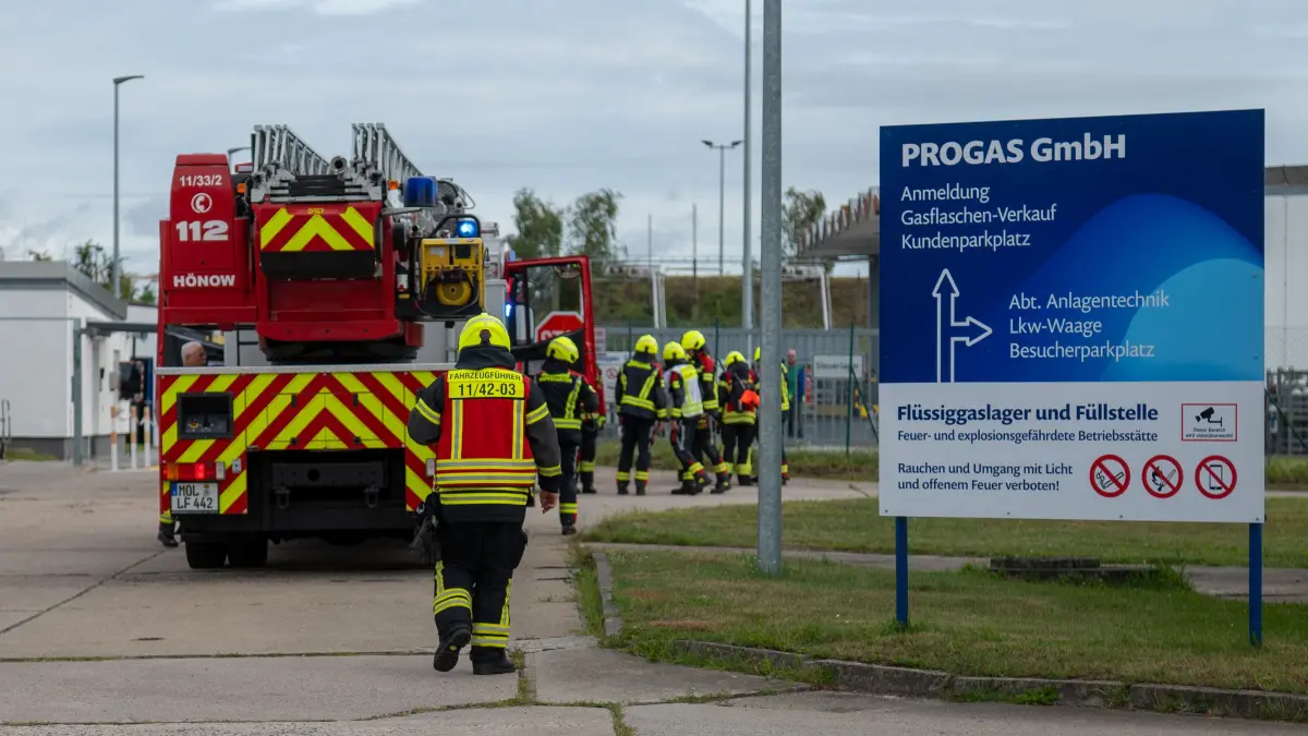 Großalarm im Industriegebiet von Hoppegarten: Zahlreiche Einsatzkräfte rückten zu einem gemeldeten Brand bei Progas aus.
