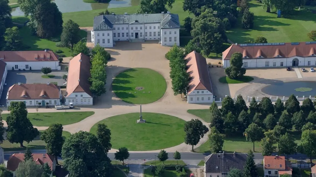 Tagungsort für die Klausurtagung der Bundesregierung ab Dinestag: Das Schloss Neuhardenberg bei Seelow.