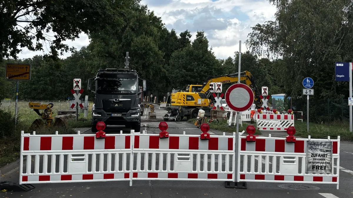 Die Frankfurter Chaussee in Beeskow ist ab sofort voll gesperrt. Grund sind Baustellen auf der B 168 und auf der Bahnlinie 36