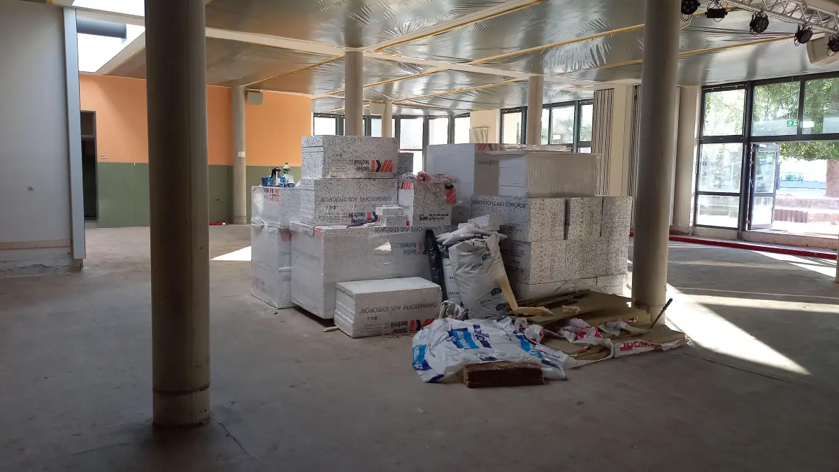 Bauarbeiten in der Grundschule Schönow nach einem Wasserschaden, August 2026