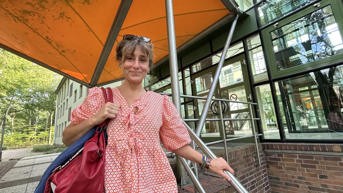 Aleksandra Levy ist Lehrerin am OSZ in Neuruppin. Ihr Ehemann und ihr Sohn leben in Paris. Die Beziehung auf Distanz hat Levy selbst gewählt.