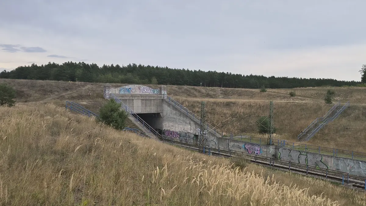 Die Eisenbahnunterführung unter dem Oder-Havel-Kanal bei Eberswalde. Gesellt sich hier eine neue Brücke für die neue B167 dazu?