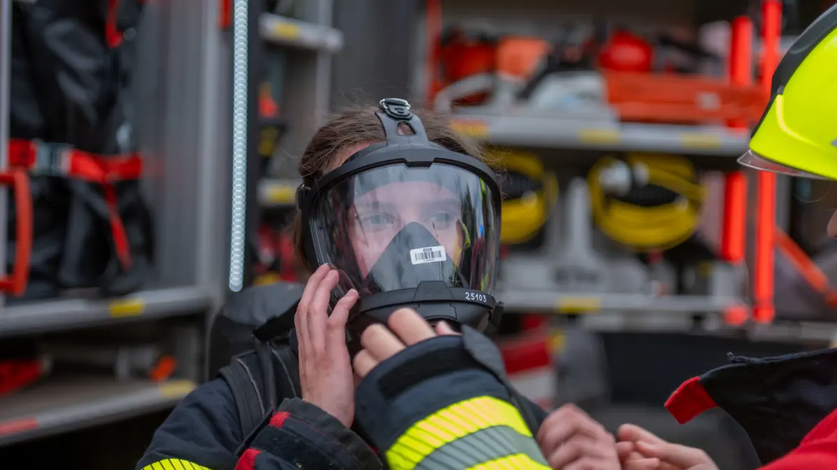 Gearbeitet wird in den Gefahrenbereichen nur mit Atemschutz.