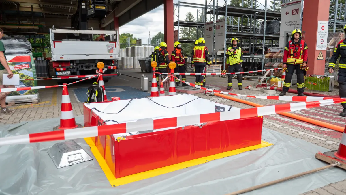 Geprobt wurde vor allem der Aufbau eines Dekontaminationsplatzes.