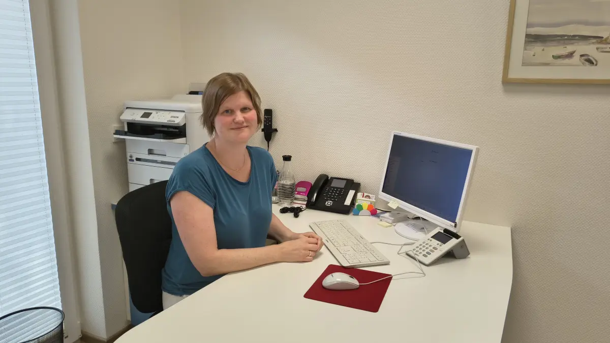 Dr. Pauline Villwock in ihrem Sprechzimmer in der Arztpraxis Krüger in Sommerfelde. Seit April 2026 ist sie hier tätig.