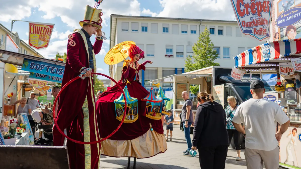 Walking Acts bereichern die Havelpassage am Sonnabend und am Sonntag mit ihren Aktionen.
