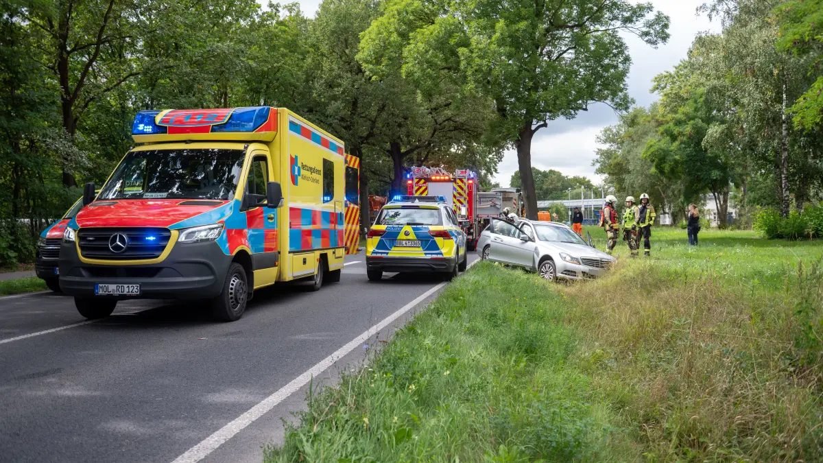 Unfall auf der Bundesstraße B1 in Rüdersdorf bei Berlin: Zwischen Tasdorf und Herzfelde kam es zu Sperrungen und Stau.