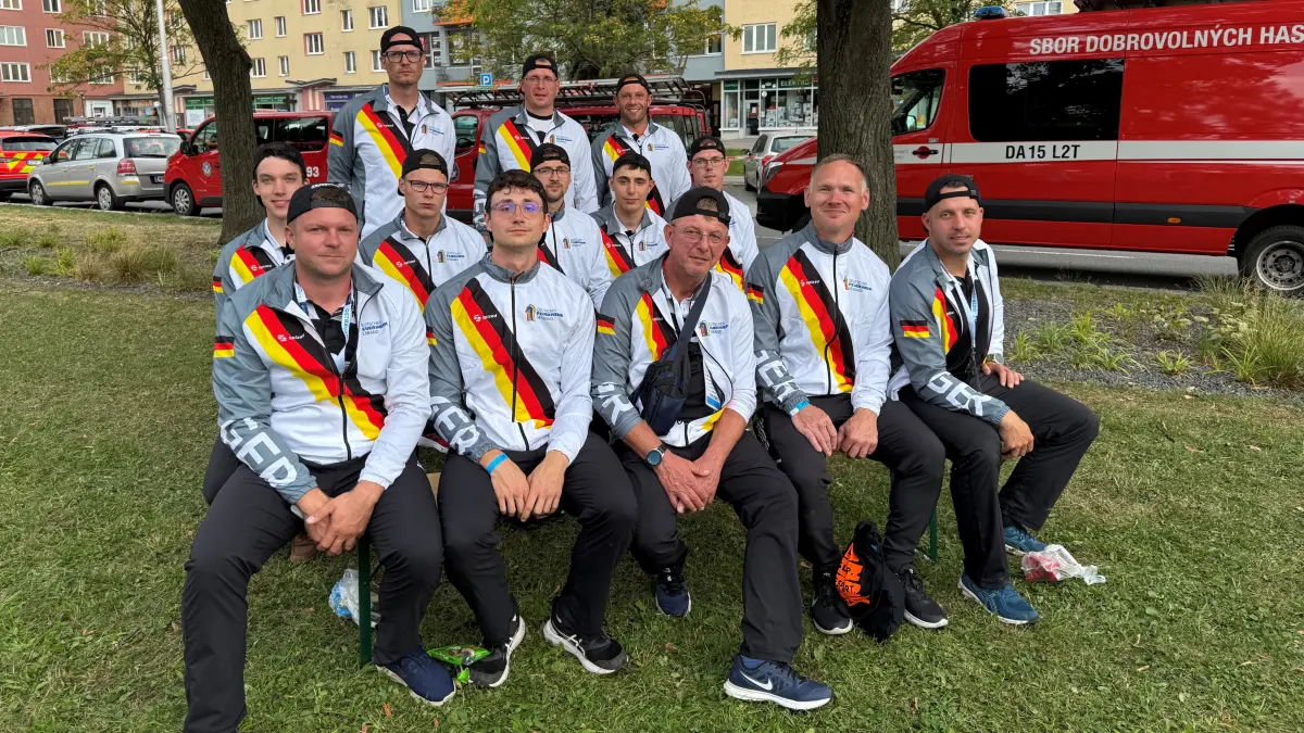 Aus Brandenburg nach Tschechien: Die deutsche Auswahl bei der Feuerwehrsport-EM in Ostrava.