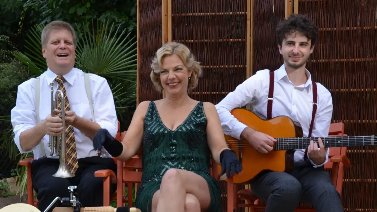 Das Trio "Wild Hop" gibt am Sonnabend auf dem Wochenmarkt in Bernau ein Konzert.