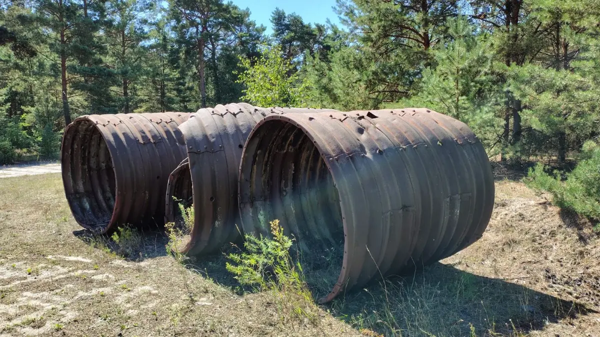 Aufgefundene Teile des Berliner Spionagetunnels im Wald bei Storkow.