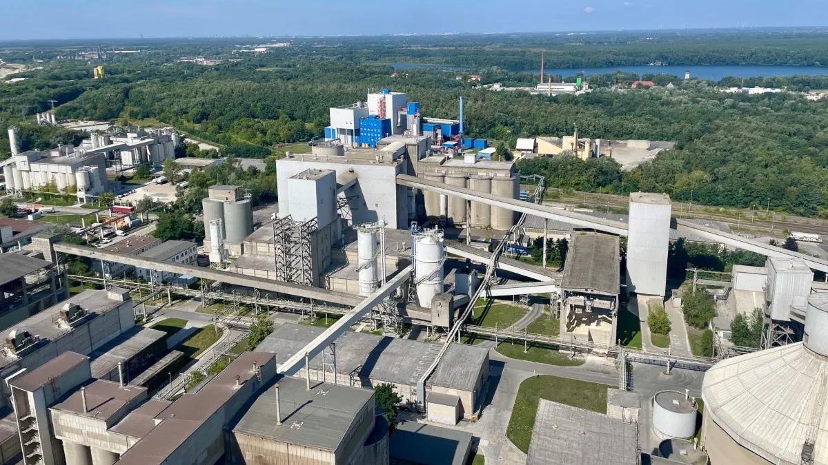 Im Cemex-Zementwerk Rüdersdorf könnten ab 2030 jährlich bis zu 1,3 Millionen Tonnen CO₂ abgeschieden werden. Ob das 500-Millionen-Euro-Projekt gebaut wird, ist noch nicht entschieden
