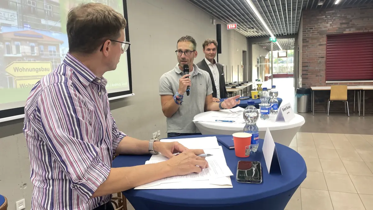 Knut Steinkopf, Robert Krause und Stephan Blumenthal beim Bürgermeisterwahlforum in Strausberg