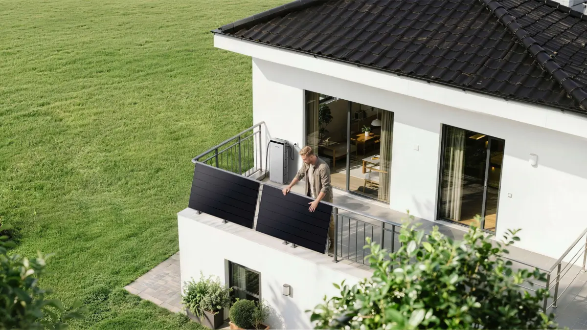 Jackery SolarVault 3 Pro. Solarstrom erst in den Speicher, bei Verbrauch ins Netz.