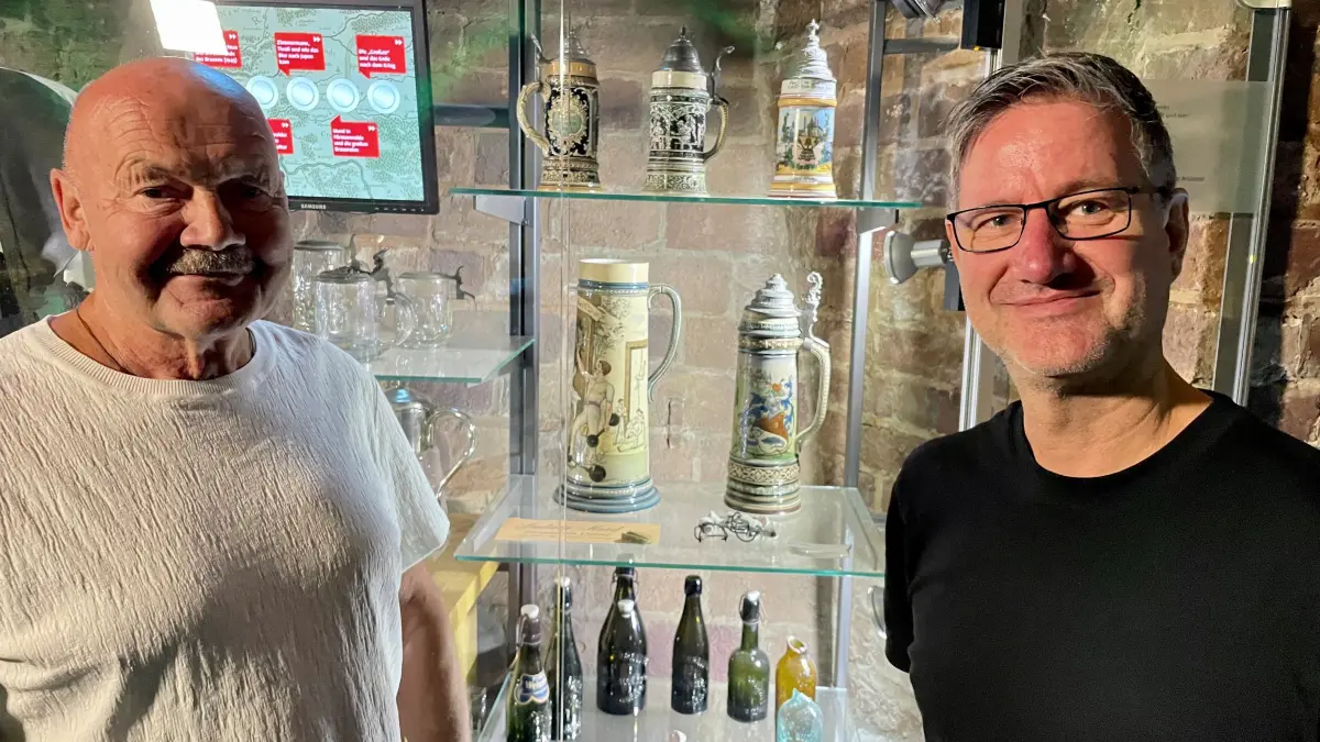 Brauereibesitzer Peter Seifert und Museumschef Guido Strohfeldt möchten weiter zusammenarbeiten und das Brauereimuseum in Fürstenwalde erhalten.