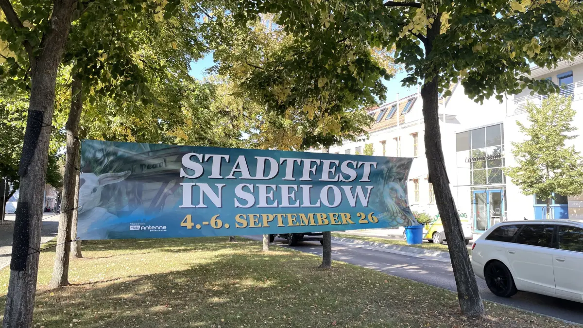 Werbung für die Partytage: In Seelow ist die Vorfreude auf das Stadtfest schon groß.