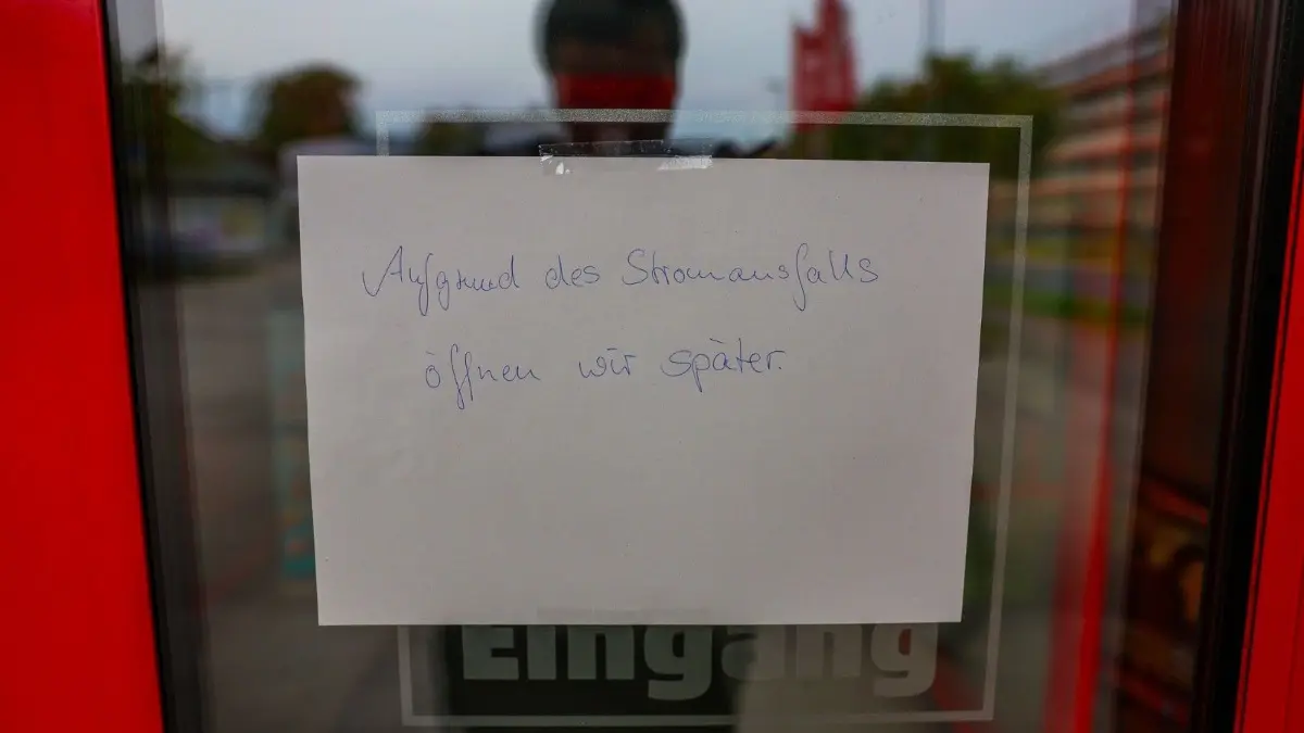 Stromausfall in Velten: Auch diverse Händler und Discounter sind betroffen.