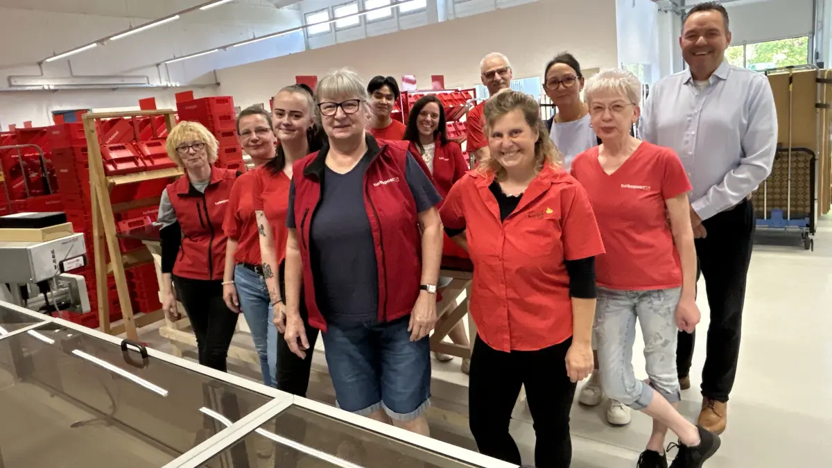 Das Team von Turbopost in Neuruppin kann nach dem Brand wieder im bisherigen Sortierzentrum arbeiten. Es gibt auch eine neue Sortiermaschine.