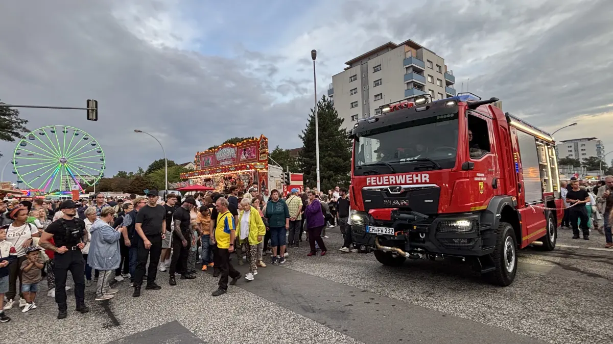 Dass die Feuerwehr in diesem Jahr auf der Hauptbühne von Bürgermeister Marko Henkel besonders erwähnt wurde, hatte einen besonderen Grund. Unter anderem geht es um 4000 Liter Wasser.