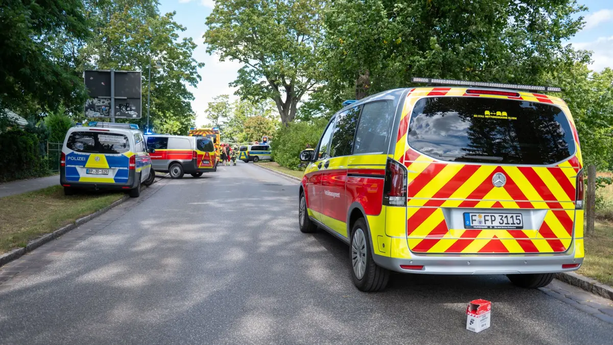 Unfall am Bahnübergang in Petershagen-Eggersdorf: Der Verkehr auf der S-Bahnlinie S5 ist unterbrochen.