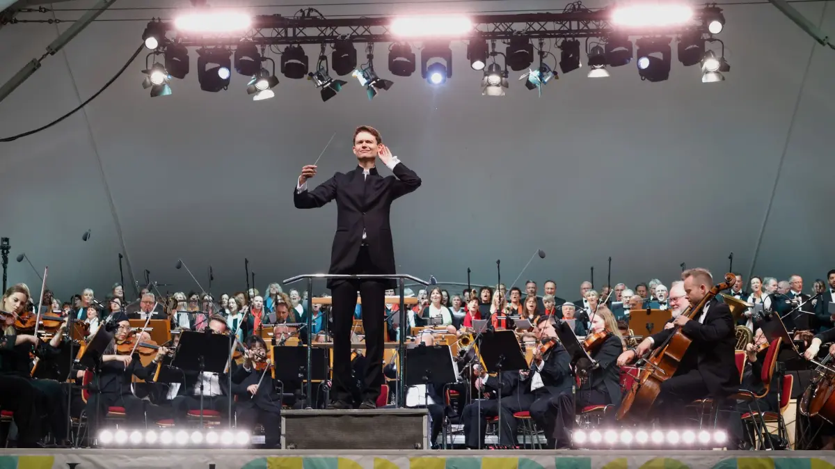 Der neue Generalmusikdirektor des BSOF Felix Mildenberger präsentierte sich als echter Entertainer und unterhielt das Publikum bestens.
