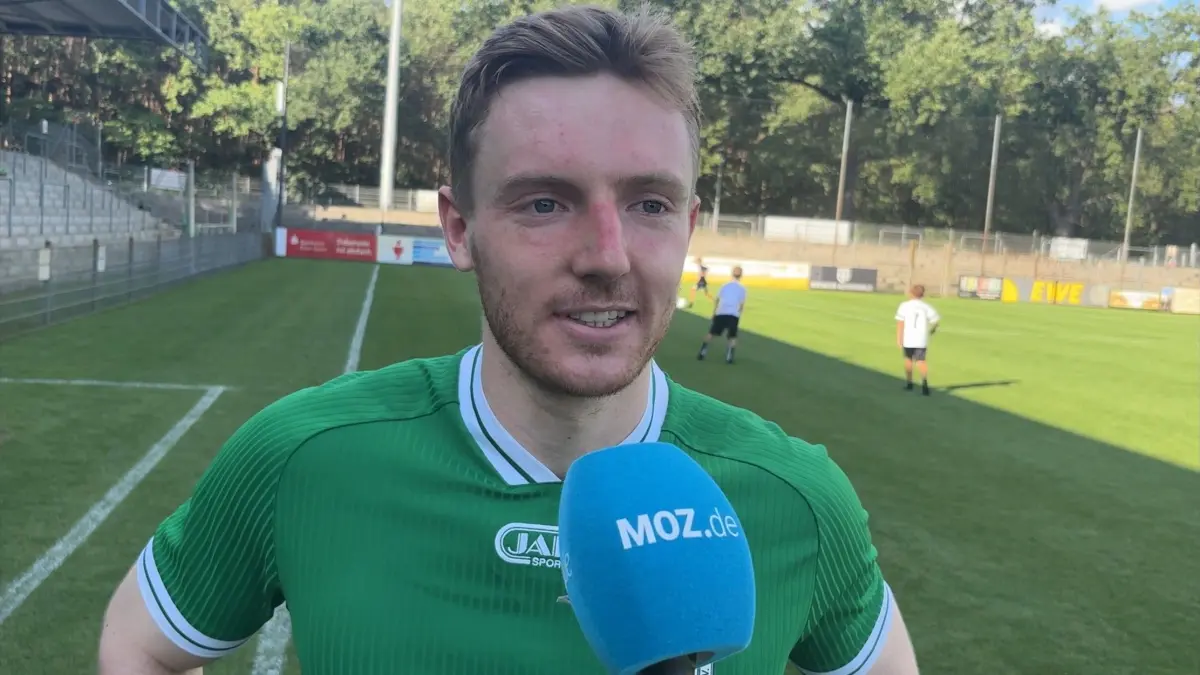 Hannes Peschke vom FSV Union Fürstenwalde spricht am MOZ-Mikrofon nach dem Auftakt der Fußball-Brandenburgliga gegen die TSG Einheit Bernau über sein Siegtor.