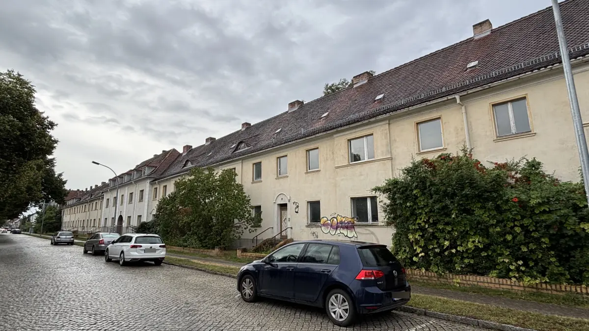 Die Wohnungen in der Eisenbahnstraße 16/Fellerstraße 37 bis 43, in direkter Nähe zum Bahnhof, stehen seit vielen Jahren leer. jetzt gibt es neue Ideen.
