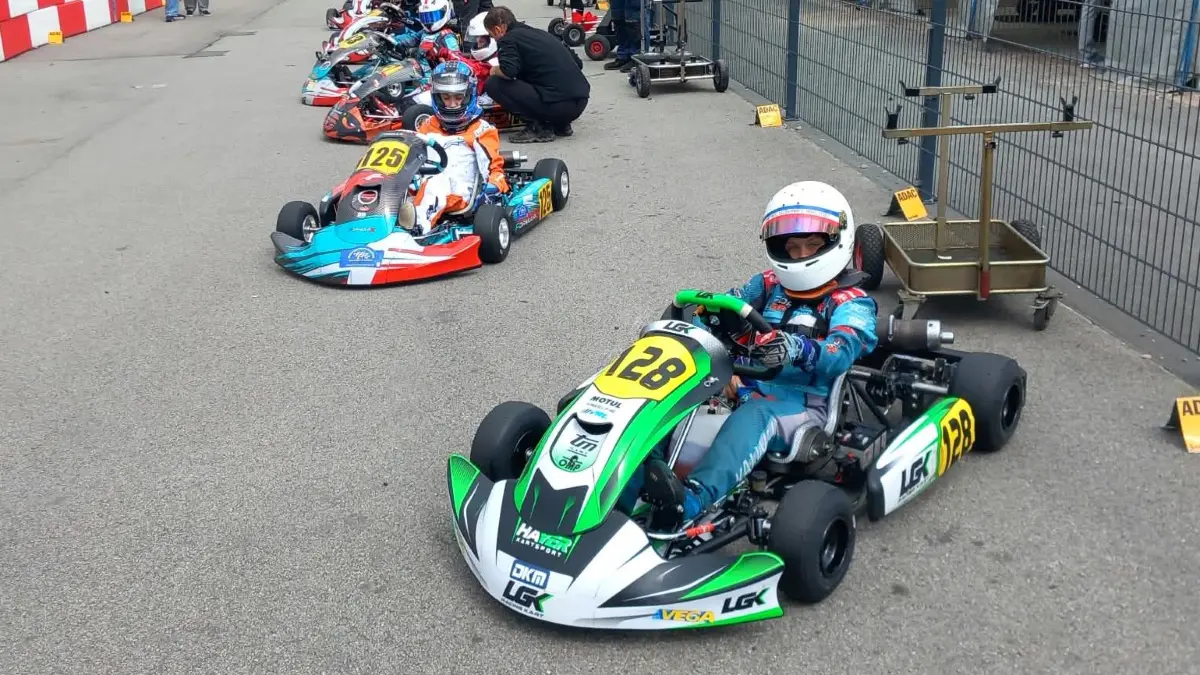 Motorsportler aus Eberswalde: Kris-Leon Kalweit (Nr. 128) und Alexander Pettelkau (125) treten beim OAKC-Lauf in Templin für die MSG Eberswalde an.