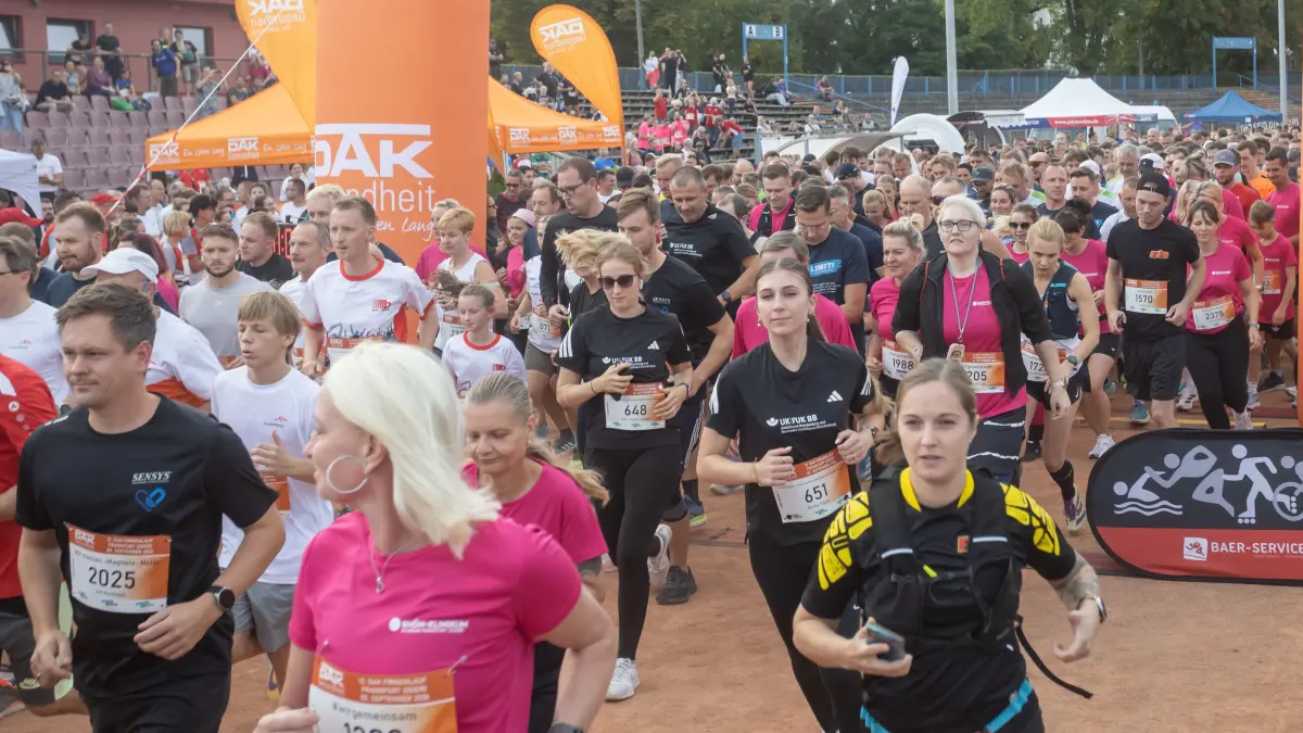 Gestartet werden musste in zwei Wellen. Sonst wären zu viele Menschen gleichzeitig auf der Strecke.