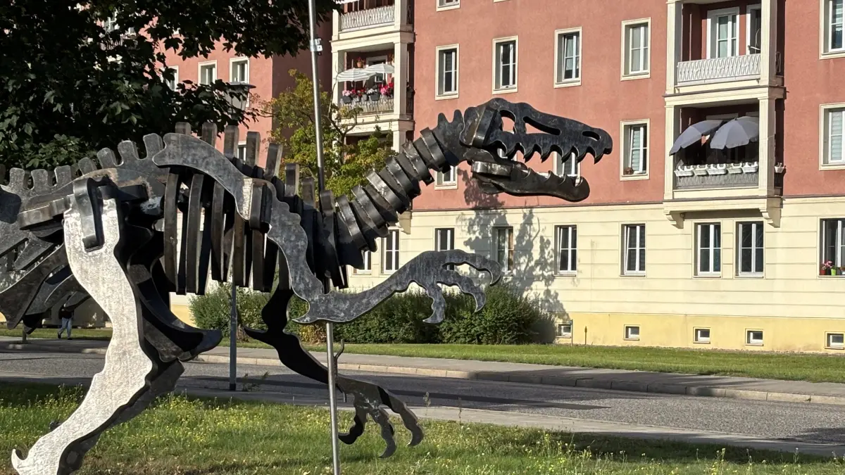 Dinosaurier in Eisenhüttenstadt, neu aufgestellt