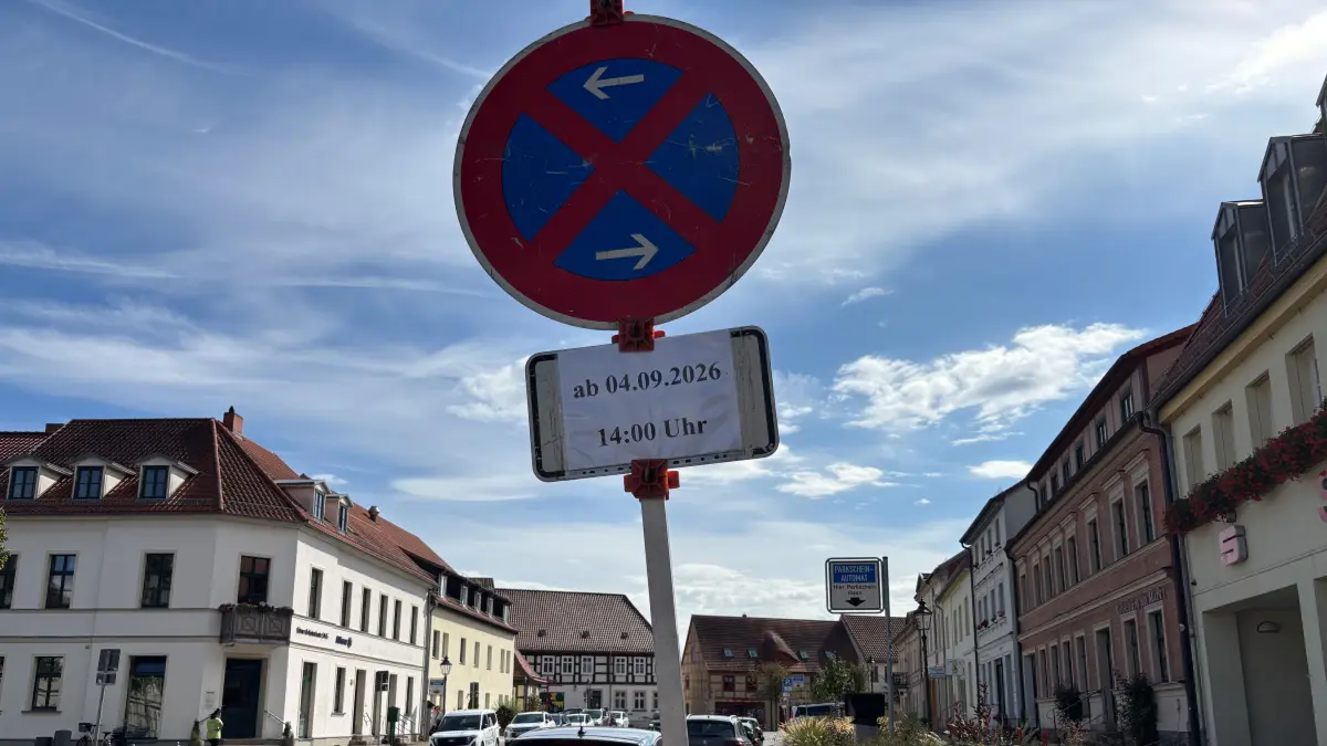 Komplettes Halteverbot in der Innenstadt Angermünde. Rund um den Marktplatz wurden die Verkehrsregeln kurzfristig geändert.