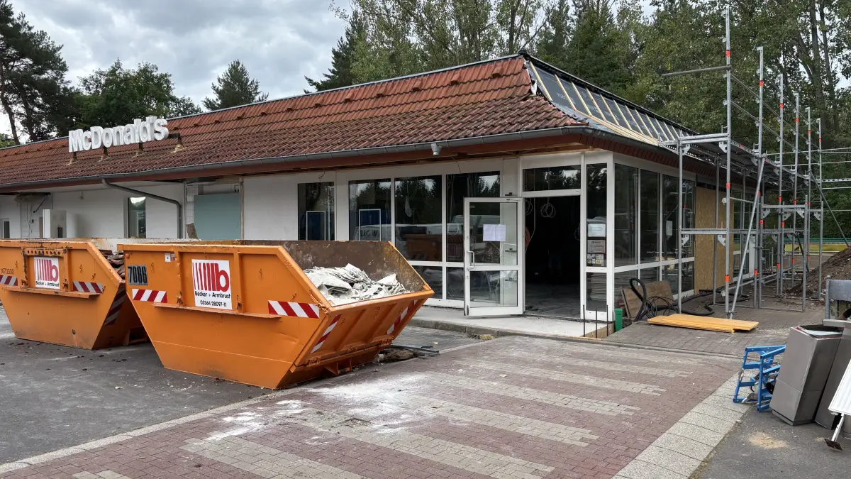 Baustelle: Die McDonald's-Filiale an der B112 in Eisenhüttenstadt ist geschlossen. Was passiert dort?