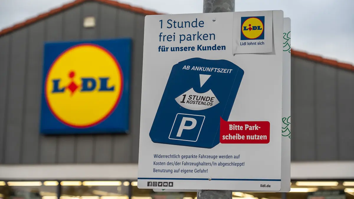 Parkplatz: Schwedt, 3.9.2026: Lidl schränkt die Parkdauer auf dem Kundenparkplatz für die Filiale in der Berliner Straße ein. Bei Verstoß drohen drastische Maßnahmen.