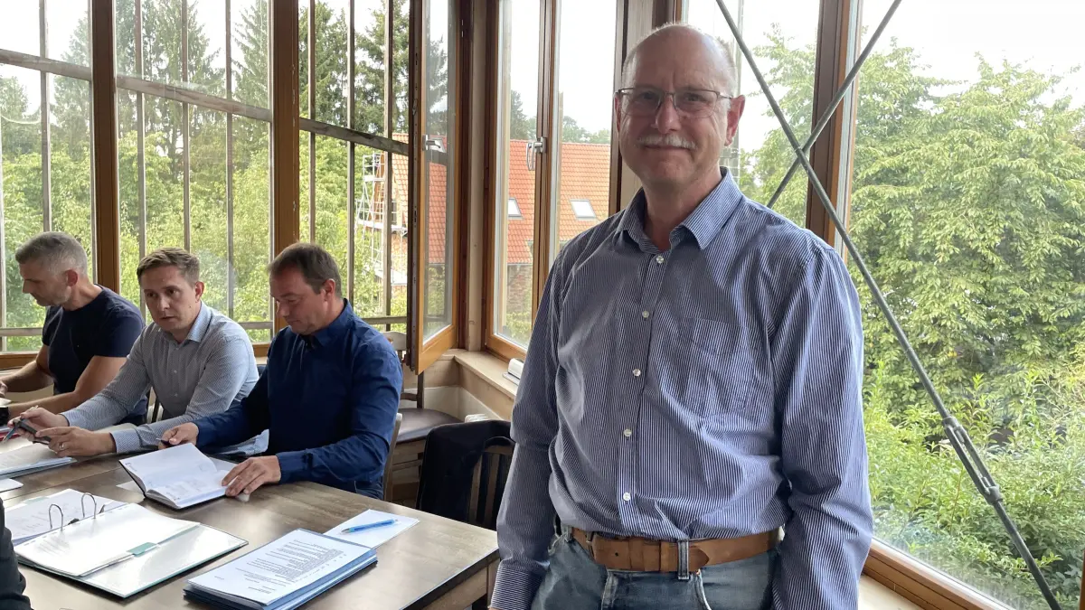 Rücktritt als Ortsvorsteher von Altfriedland erklärt: Dieter Arndt, hier bei der Gemeindevertretersitzung am 2. September in seinem Heimatort, will aber bis zur Neuwahldes Ortsbeirates amtieren.