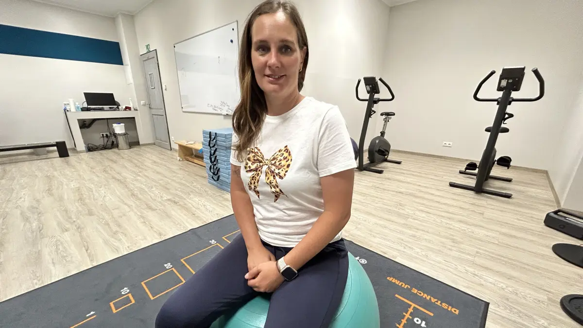Physiotherapeutin Selina Köhn betreibt in Neuruppin das Gesundheitszentrum "Bewegungsexperten" mit 21 Mitarbeitern. Sie kritisiert die Gesundheitsreform und Bundeskanzler Friedrich Merz.
